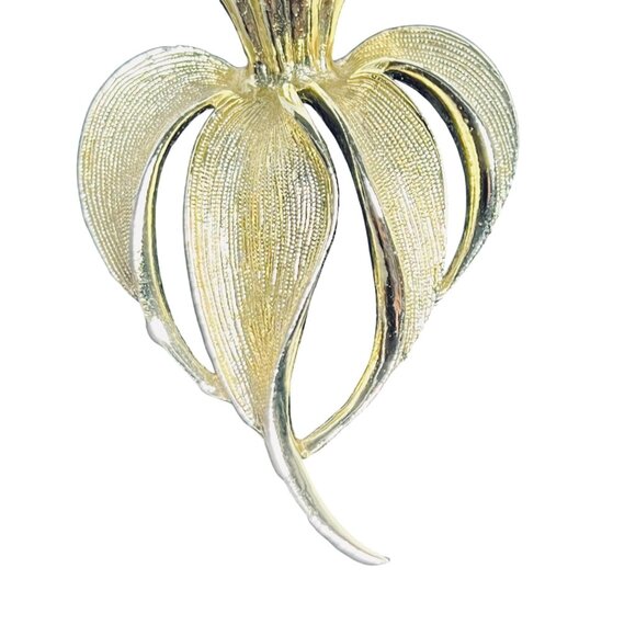 Sarah Coventry Gold Tone Large Baroque Faux Pearl Flower Brooch (6085) - Picture 3 of 7